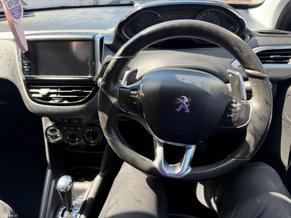 Peugeot 208 2016 388597462