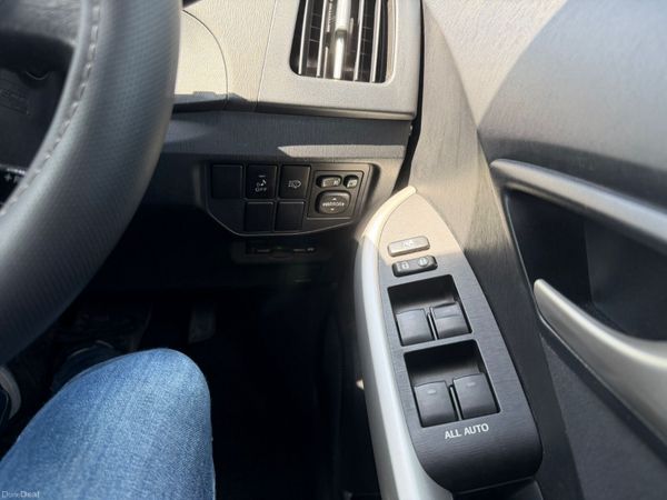 13 TOYOTA PRIUS HYBRID 388609616