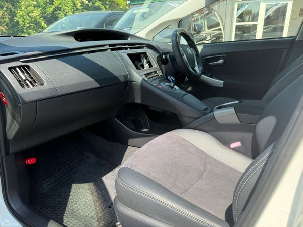 13 TOYOTA PRIUS HYBRID 388609620