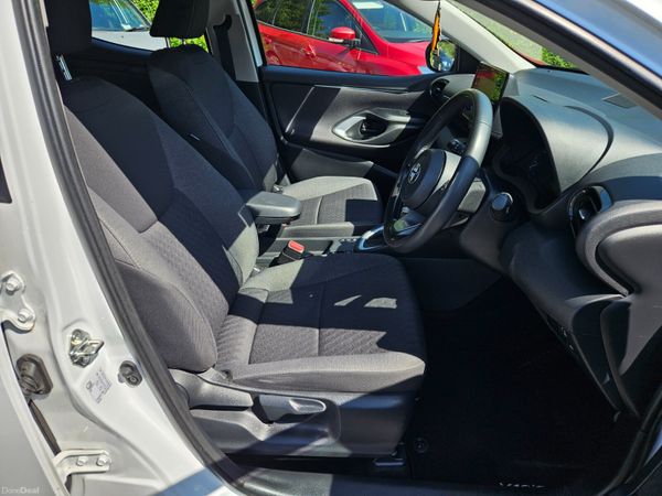 Toyota Yaris 2023 1.5 luna Hybrid 388620148