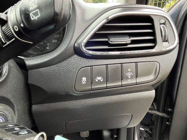 Hyundai i30 2017 388621958