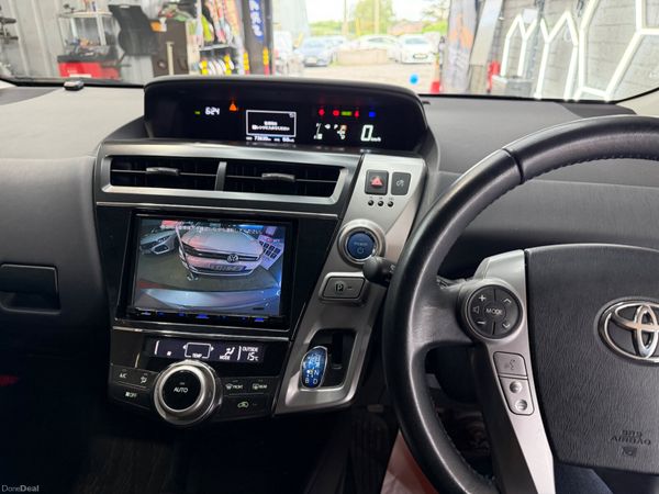 2015 Toyota Prius Alpha - 7 seat Petrol Hybrid 388928136