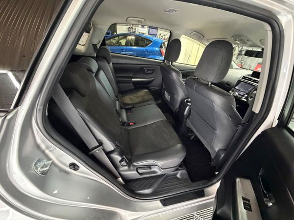 2015 Toyota Prius Alpha - 7 seat Petrol Hybrid 388928206