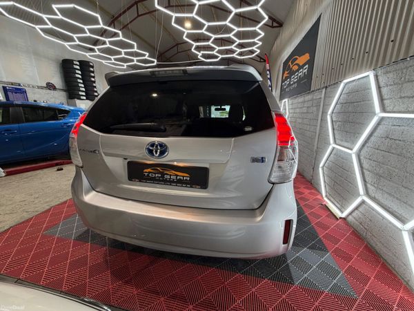 2015 Toyota Prius Alpha - 7 seat Petrol Hybrid 388928210