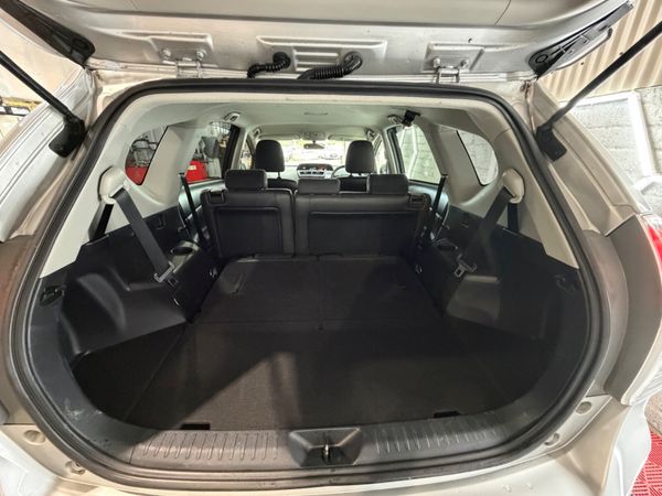 2015 Toyota Prius Alpha - 7 seat Petrol Hybrid 388928212