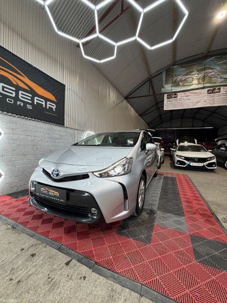 2015 Toyota Prius Alpha - 7 seat Petrol Hybrid 388928218