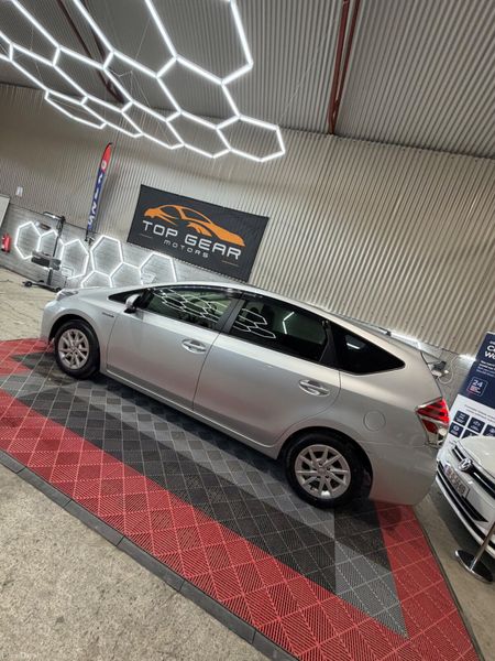 2015 Toyota Prius Alpha - 7 seat Petrol Hybrid 388928236