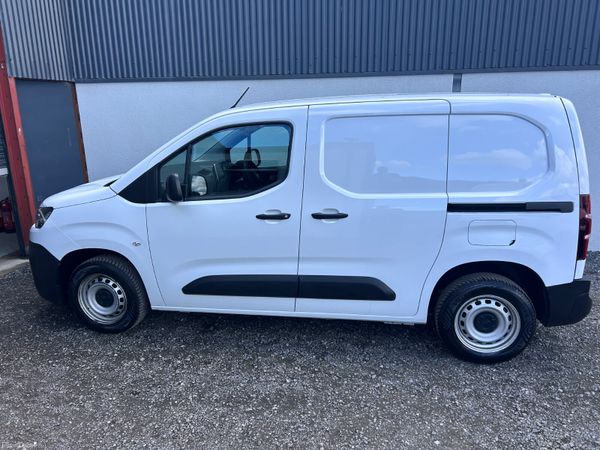 2023 Citroen Berlingo - Air conditioning / 105km 389096266