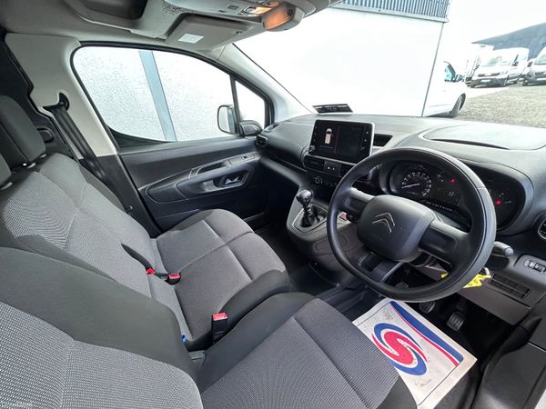 2023 Citroen Berlingo - Air conditioning / 105km 389096276