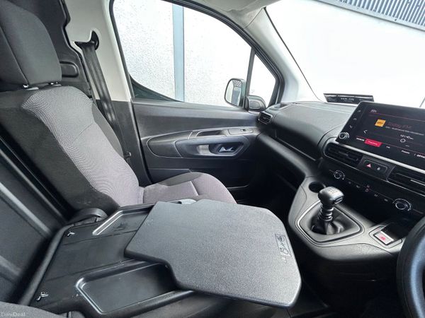 2023 Citroen Berlingo - Air conditioning / 105km 389096278