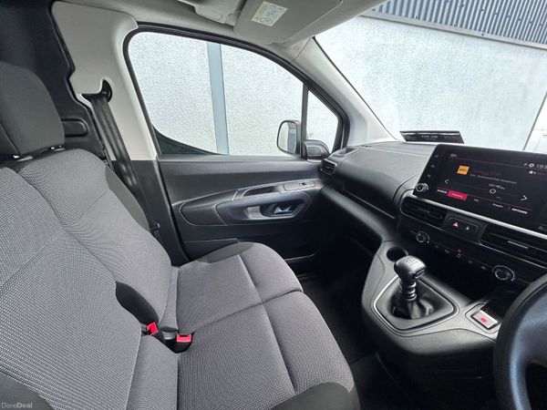 2023 Citroen Berlingo - Air conditioning / 105km 389096280