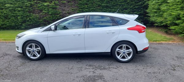 Ford Focus 2017 389196648