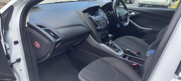 Ford Focus 2017 389196656
