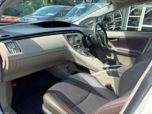 14 TOYOTA PRIUS HYBRID LEATHER 389112040