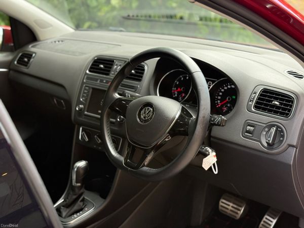 Volkswagen Polo 2015 389232042
