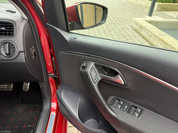 Volkswagen Polo 2015 389232046