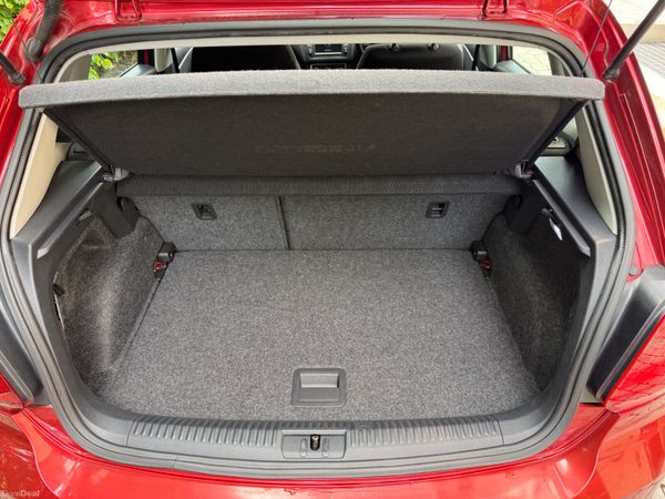 Volkswagen Polo 2015 389232024