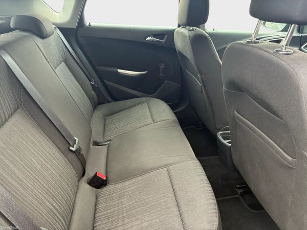 2012 Opel Astra 389236842