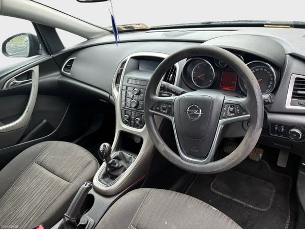 2012 Opel Astra 389236832