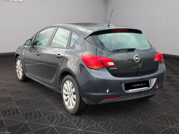 2012 Opel Astra 389236834