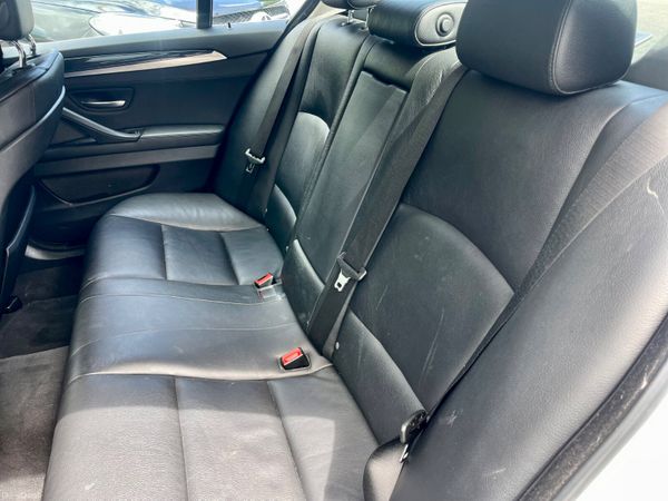 131 BMW 5-Series 389385974