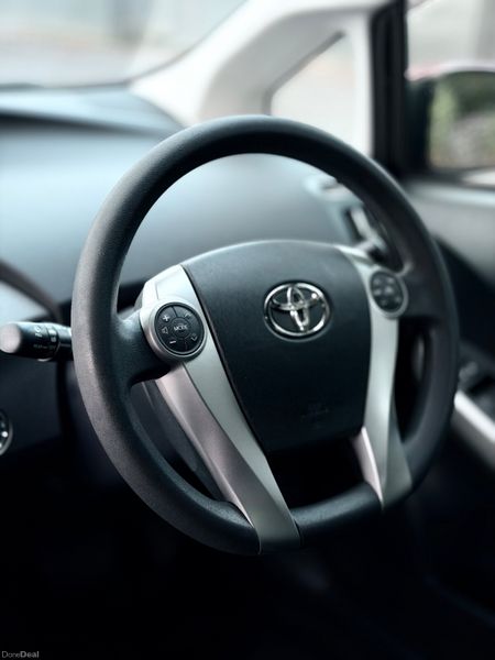 Toyota Prius | 2014 | 104,000 KM | Hybrid | AUTO 389398244
