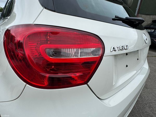 MERC A Class 1.6 Auto White Leather 50,000 KM 389557826