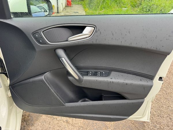 Audi A1 1.4 Auto 42000 KM ONLY 2012 389558838