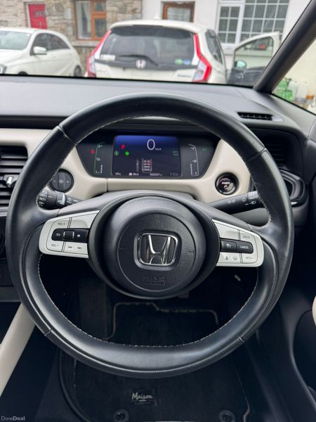 Honda Fit 1.5 Hybrid 24000 KM ONLY 2022 2 KEYS 389559592