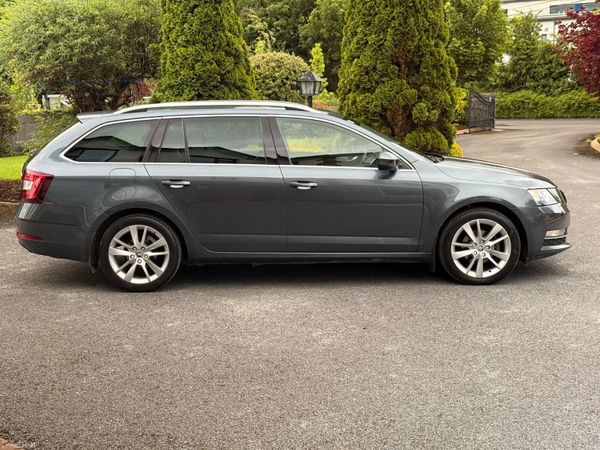 Immaculate 201 Skoda Octavia Kombi! 389510102