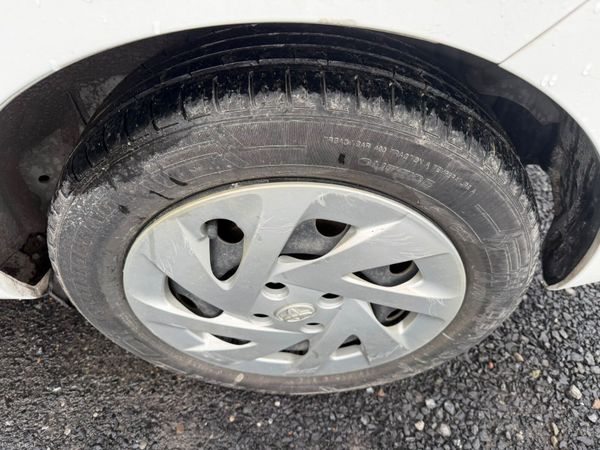 182 Toyota Aqua Hybrid 389519192
