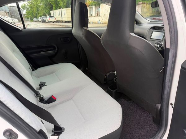 182 Toyota Aqua Hybrid 389519202