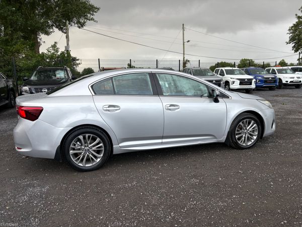 Toyota Avensis 389672976