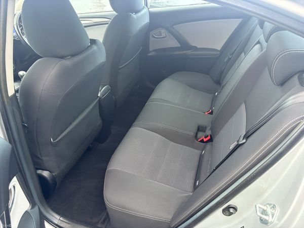 Toyota Avensis 389672990