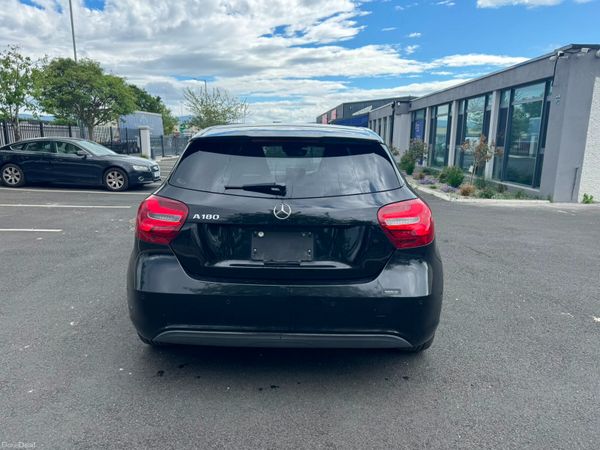 Mercedes Benz A180 389680384