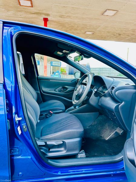 Toyota Yaris 1.5 hybrid 389699680