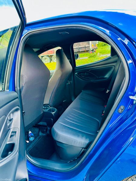 Toyota Yaris 1.5 hybrid 389699686