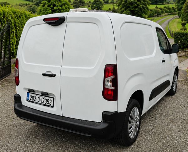2020 Peugeot Partner  Top Spec 389602040
