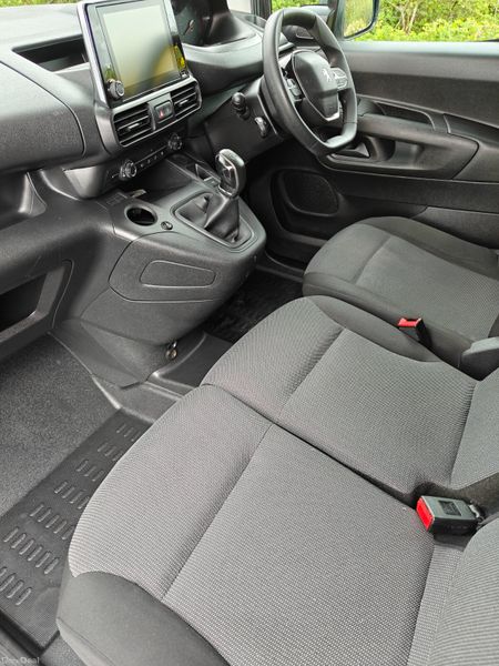 2020 Peugeot Partner  Top Spec 389602062