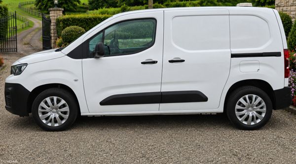 2020 Peugeot Partner  Top Spec 389602036