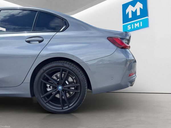 BMW 330E Sport Plug-in Hybrid only  40,692km 389611004