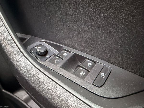 Skoda Karoq 2018 1.6 TDI 389746022