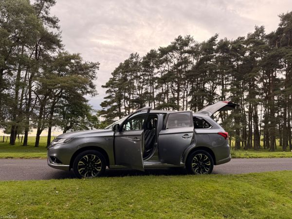Mitsubishi Outlander 2017 PHEV Top Spec 389746440