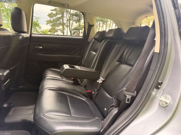 Mitsubishi Outlander 2017 PHEV Top Spec 389746410