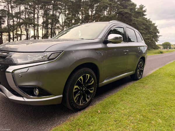 Mitsubishi Outlander 2017 PHEV Top Spec 389746432