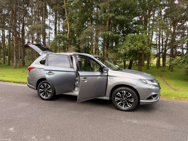 Mitsubishi Outlander 2017 PHEV Top Spec 389746438