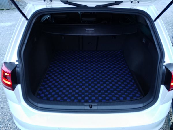 V.W. Golf R Variant 389748190