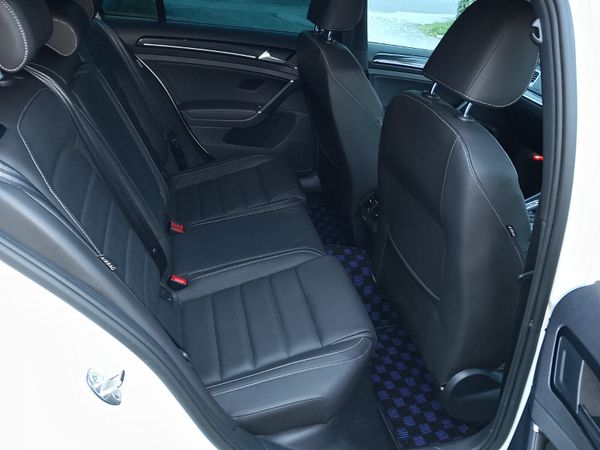 V.W. Golf R Variant 389748194