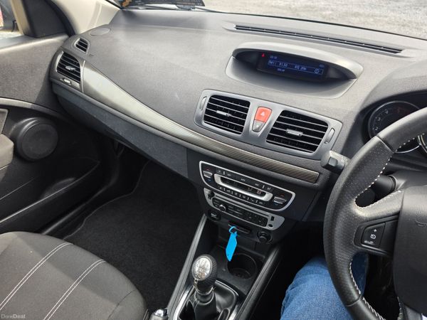 Renault Fluence 2016 389770412