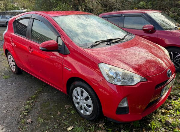 Toyota Aqua 2014/ automatic/ push start 389734604